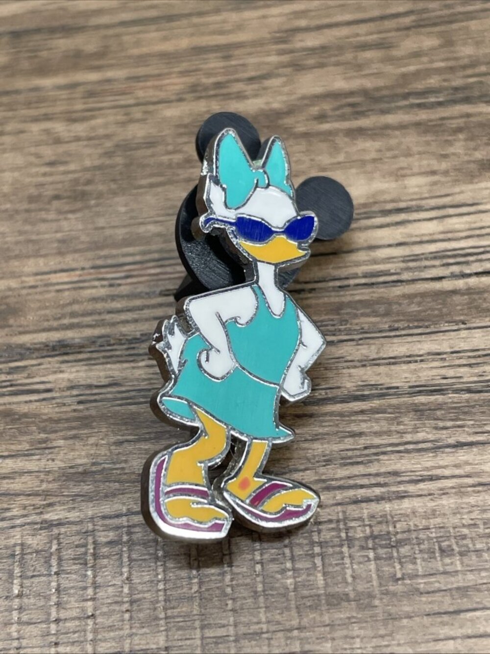 Disney Daisy Duck Beachwear Outfit Trading Pin Sunglasses Flip Flops KG JD